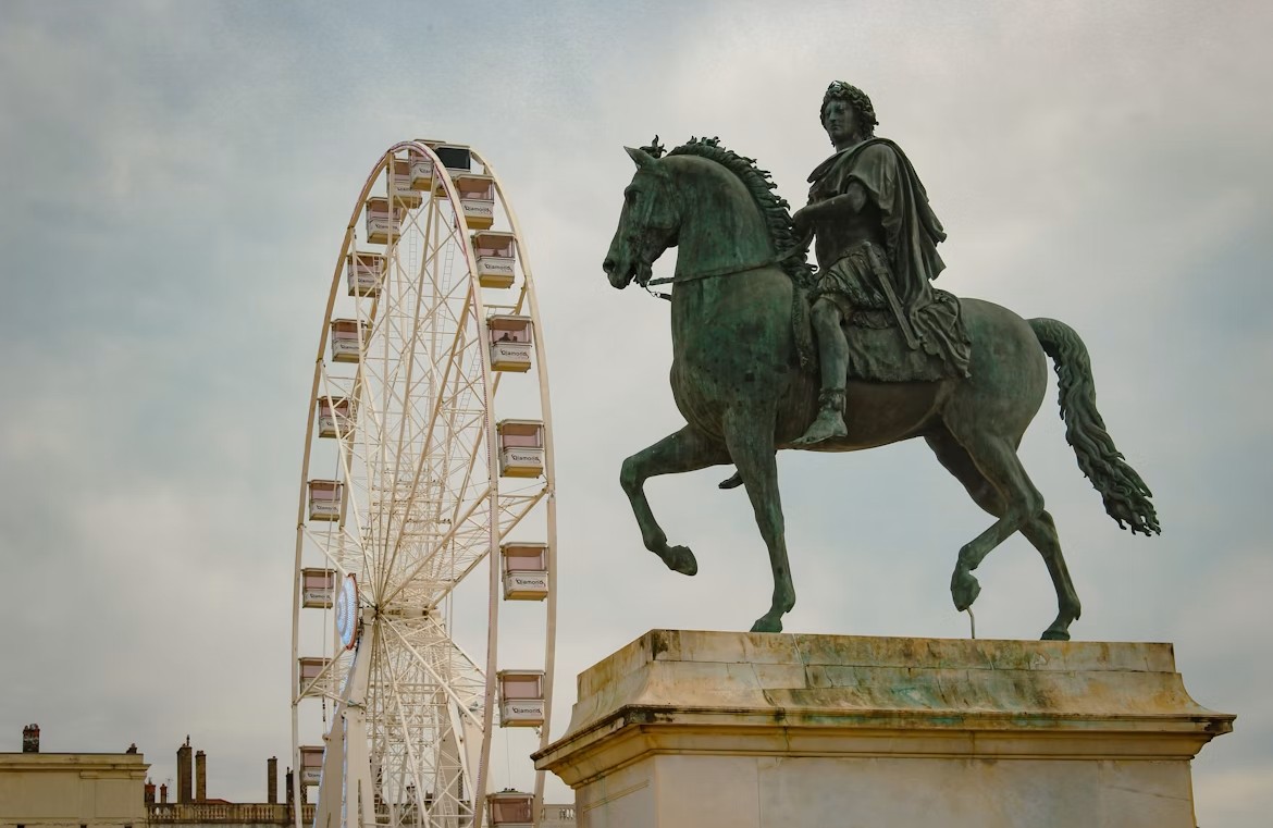 Площад Белкур (Place Bellecour)
