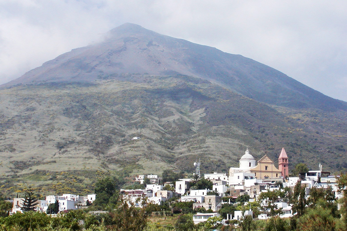 pochivka-kalabria-lipari-panarea-stromboli-web-turs-почивка-калабрия-липари-панарея-стромболи