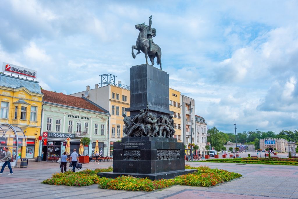 Площад Крал Милан